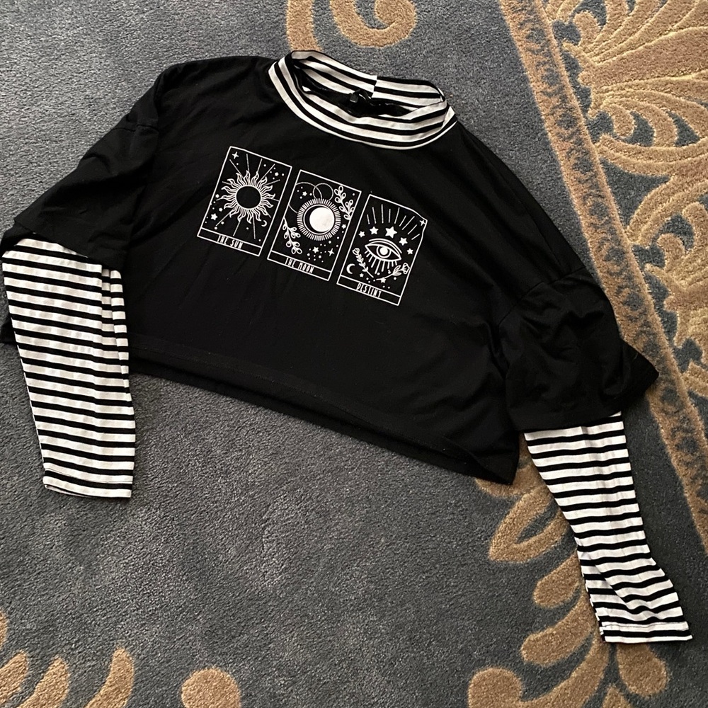 Long sleeve layered crop top